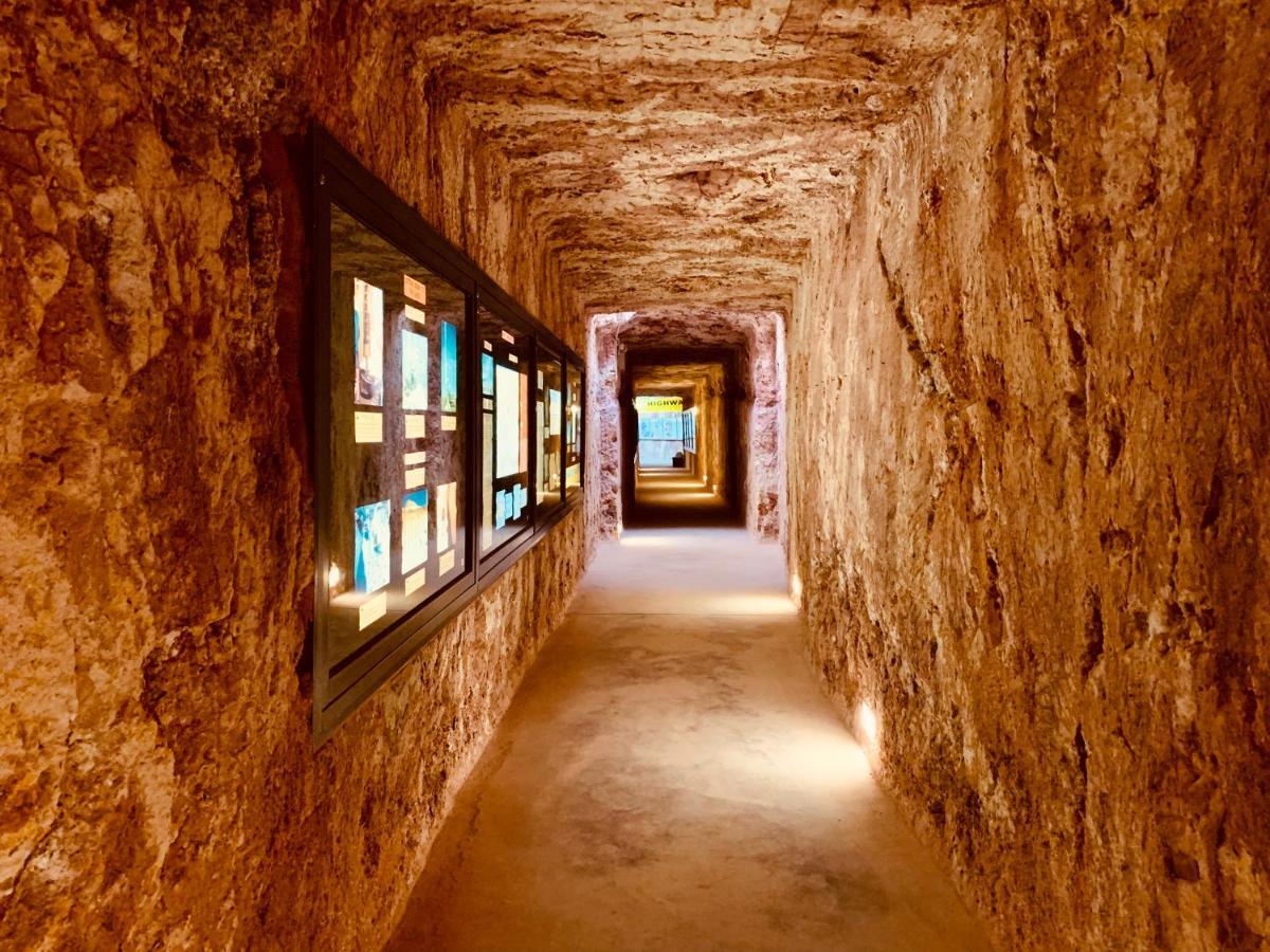 Desert Cave Hotel Coober Pedy Exterior photo